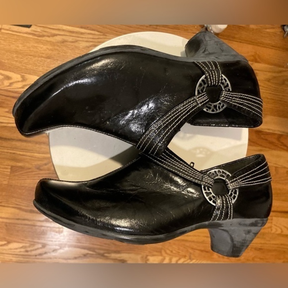 NAOT Healed Leather Bookies - Black with white top Stitching